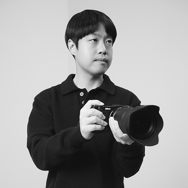 작가 이미지 흑백