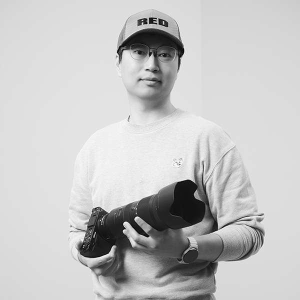 작가 이미지 흑백
