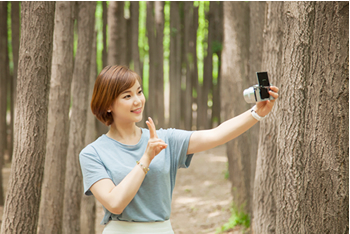 모델 셀카 촬영 이미지